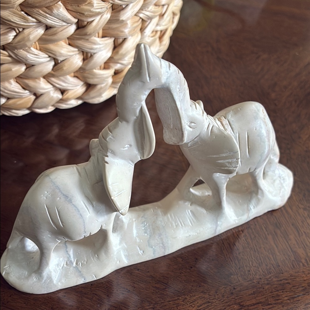 Hand-carved Soapstone, Kissing Elephants Elephant Pair, Kenya Africa Artisan - Picture 4 of 4